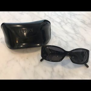 Fendi FS303 sunglasses